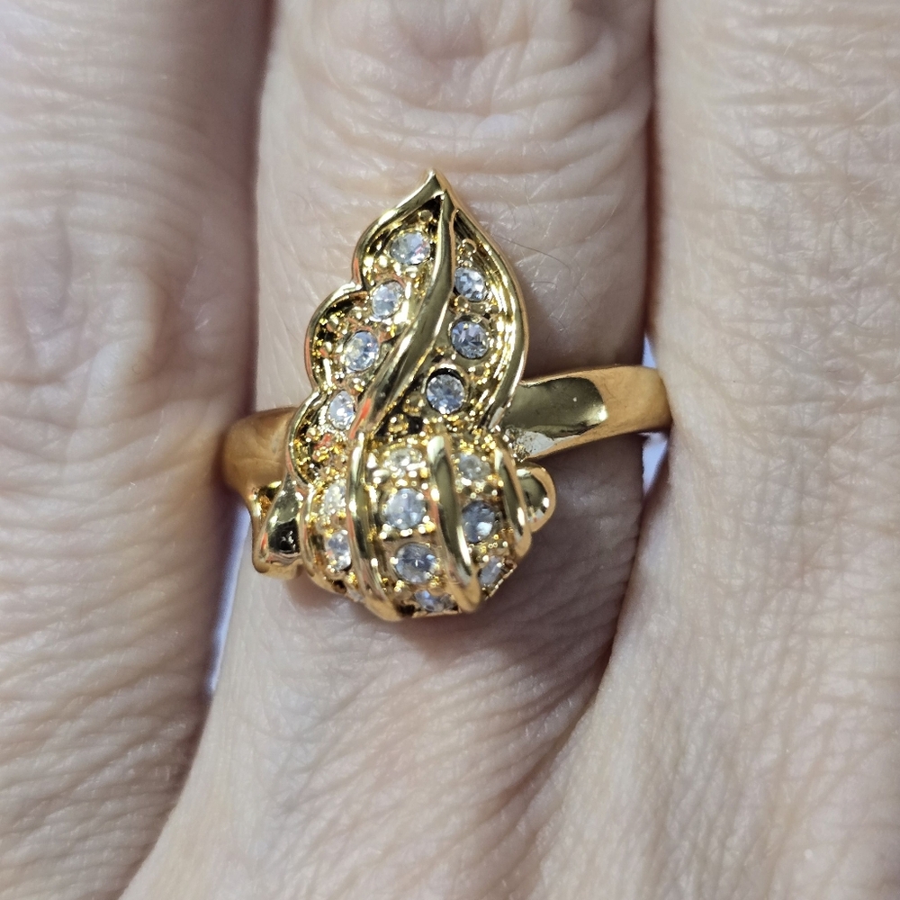 Elegant Gold Leaf Ring with Crystals